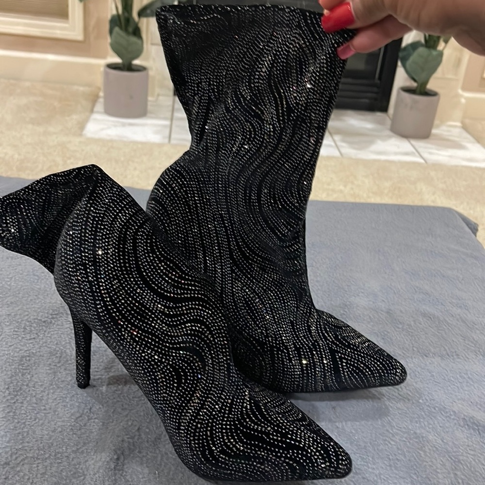 Black Sparkly Glitter Bootie Size 9 Never Worn only tried on